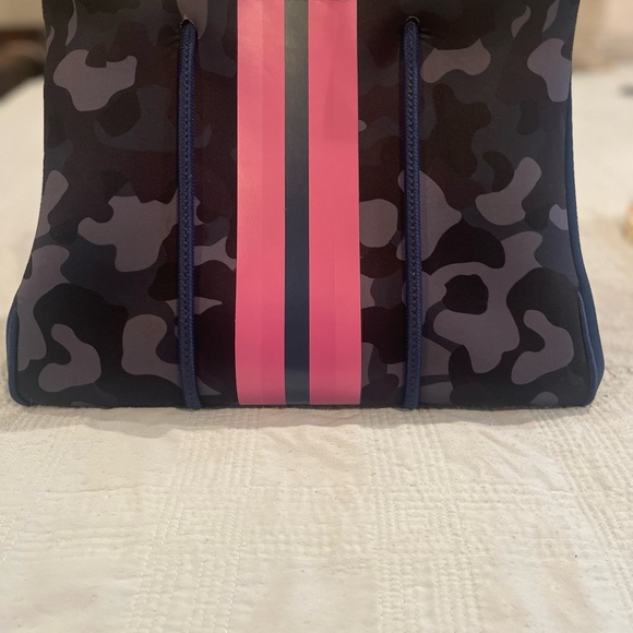 Neoprene blue camo with pink accent expandable bag with smaller zippered pouch - Picture 3 of 6